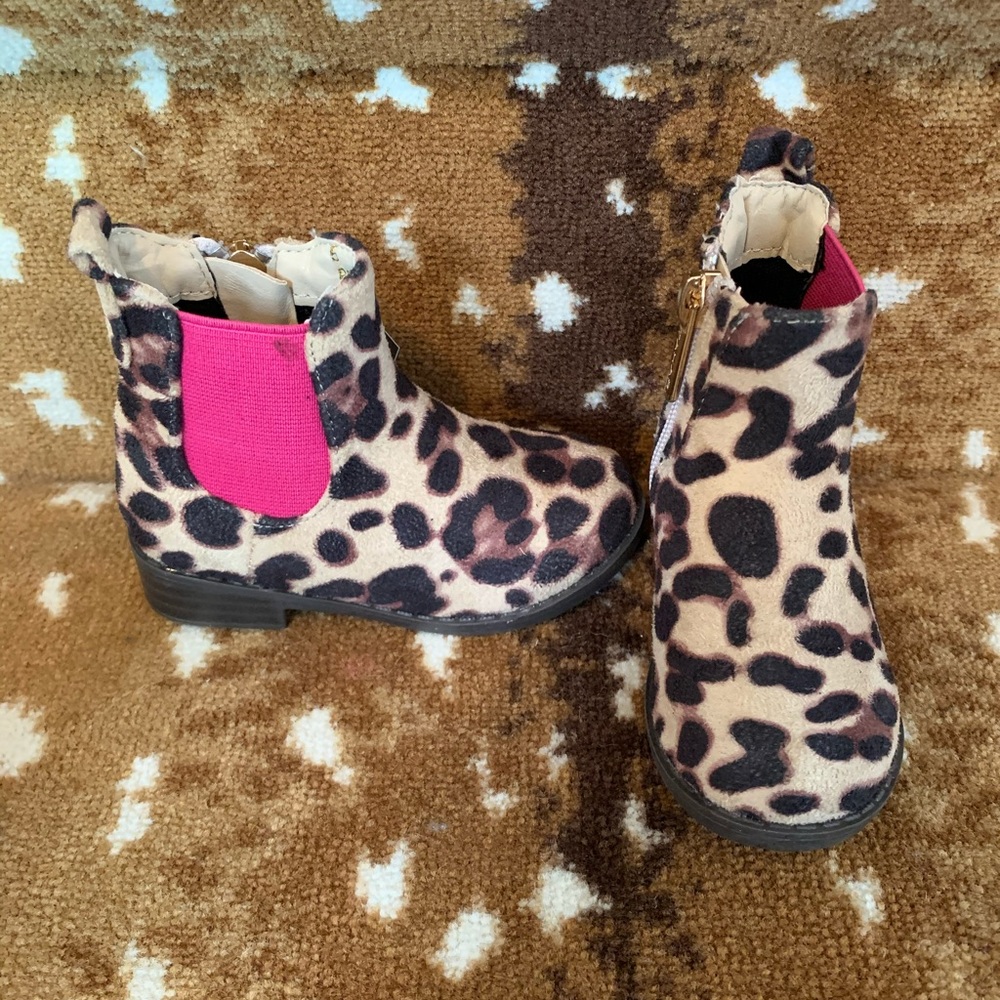 NWT Tahari Toddler Leopard Boots - Size 5